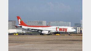 티웨이항공 기내서 보조배터리 연기…승무원 3명 병원 이송