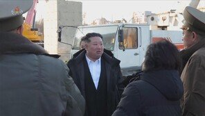 김정은, ‘화성지구 4단계’ 현지지도…추가 ‘수도건설계획’ 언급