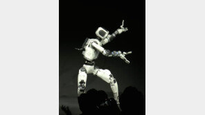 ‘피지컬 AI’ 시대, 자녀들을 모두 ‘AI 기술자’로 키워야 하는가[이미지의 포에버 육아]