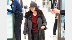 ‘11일만 입국’ 김경, 경찰 출석 심야조사…金-강선우 늑장 압수수색