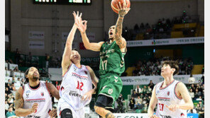 ‘야전 사령관’ 알바노 12도움… 7연승 DB, 2위 탈환