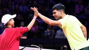 세계 1, 2위 테니스 스타, 韓서 훈훈한 슈퍼매치