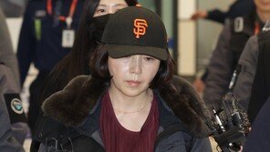 ‘공천헌금’ 김경 11일만에 귀국… 경찰, 金-강선우 늑장 압수수색