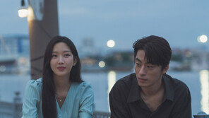 눈물 나는 역주행 ‘만약에 우리’ 주말 1위…장기흥행 간다