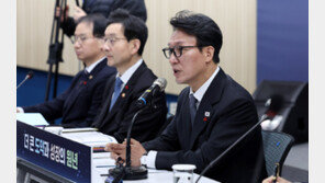 김민석 총리 “업무보고 본질은 ‘국민 시선’…자율적 긴장감 가져야”