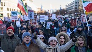 트럼프 “이란 상황, 시간별로 보고받아…이란서 어제 전화”