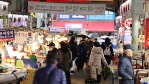 고물가·고환율에 소매유통업 위기감…백화점만 “성장 기대”