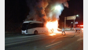 청주서 통근버스에 불…“시동 거는데 뒤편서 화염”