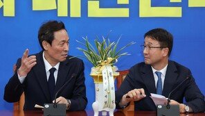 한병도에 대통령 축하화분 전달 