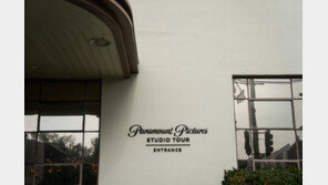 넷플릭스 흔드는 파라마운트…워너 위임장 경쟁·소송 제기로 압박