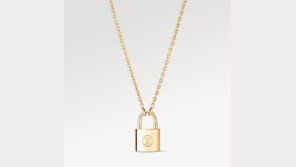 루이비통, 유니세프와 파트너십 10주년… 한정판 ‘실버 락킷’ 공개