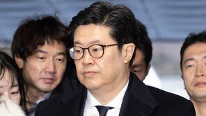 구속 피한 ‘아시아 사모펀드 대부’ 김병주 MBK회장…법원 “혐의 소명 부족”