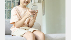 호주 10대 SNS 금지 초강수…“스마트폰 두대 쓴다” 꼼수도 등장