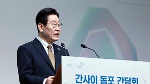 日 찾은 李대통령 “간첩조작·제주 4·3 등 상처받은 분께 사과”