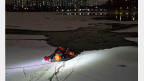“빨리 가려고”…꽁꽁 언 저수지 건너다 빠진 50대, 극적 구조