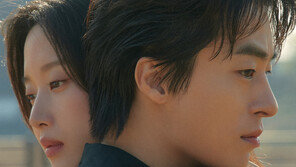 ‘만약에 우리’, 75일 만에 예매율 1위…‘아바타3’ 제쳤다