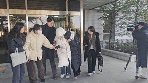 딸 고등학교서 시험지 빼돌린 엄마-교사 징역형