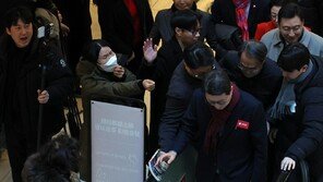 尹구형 3시간뒤 ‘韓제명’… 친한 “정적 죽이기” 지도부 “기차는 간다”