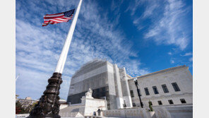 트럼프 관세 ‘운명의 날’ 또 미뤄져…美대법원 오늘도 선고 안해