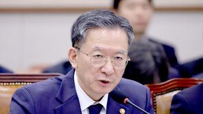 與 중수청법 반발에… 정성호 “어떤게 국민 위한 건지 논의를”