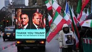 트럼프 “시위대 처형땐 강력 조치” 마두로 축출같은 軍작전 경고