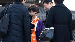 李대통령이 日서 신은 운동화는 75만원짜리…수행비서 신발이었다