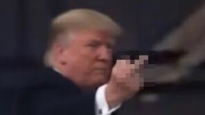 트럼프 야유한 포드 직원 정직 처분…후원 모금 캠페인에 약 12억 모금