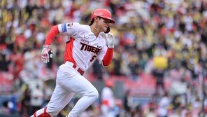 ‘연봉 반토막’ KIA 김도영, 2억5000만원 계약…성영탁 300% 인상