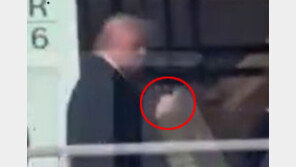 트럼프에 야유한 포드 직원 정직되자…후원금 12억원 몰려