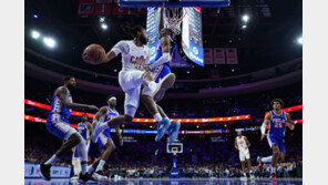 NBA 클리블랜드, 필라델피아 133-107 격파…갈랜드 부상 이탈