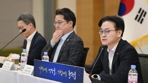 “배터리 3사 체제 의문”…정부, 공장 가동률 50% 미만에 구조조정 시사
