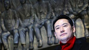 與 “장동혁 단식은 비겁한 책임회피용 정치쇼”