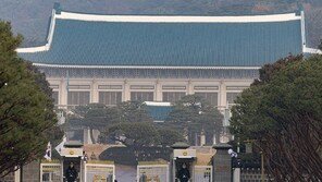 靑 ‘1기 참모진’ 개편 초읽기…정무수석 우상호 후임에 홍익표 유력