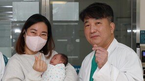 엄지만한 심장 다시 ‘쿵쿵’… 생후 8일만의 기적