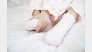 한쪽만 유독 차갑다?…중년 수족냉증에 숨은위험 ‘이것’