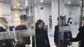 ‘공천헌금 의혹’ 김경, 16시간 30분 경찰 조사…“있는 그대로 말했다”