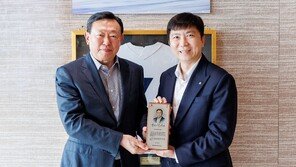 신동빈 롯데회장, 대한체육회 감사패 수여… “동계올림픽 성공위해 지원지속”