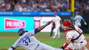 비솃 놓친 필라델피아, 포수 리얼무토와 재계약…3년 664억원