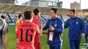 호주전 앞둔 이민성 감독 “하늘이 준 기회…하나로 뭉쳐 승리하겠다”