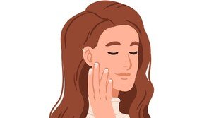 “못생겼다”는 말에 무너졌던 소녀…3만 장 셀카로 인생을 바꿨다