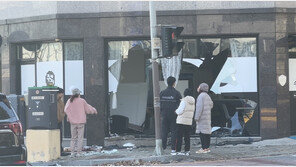 공주서 70대 몰던 승용차 인도·건물로 돌진…1명 중상·3명 경상