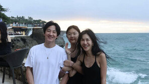 엄태웅♥윤혜진, 발리서 딸 지온과 행복한 3인 가족 완전체…행복한 미소