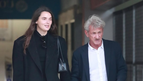 65세 숀 펜, 35세 연하 모델 여친과 LA 데이트 포착