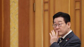 李대통령 “댓글 가끔 읽어, 여론조작 중대범죄…공무원 충직하면 국민 행복”