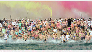 겨울바다로 풍덩… 해운대 북극곰축제