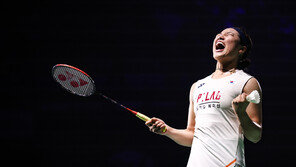 안세영, 단 한번의 역전도 허용 안했다…왕즈이 상대 10연승