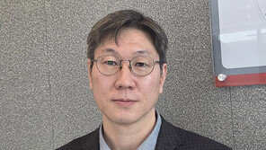 “中, 청년 과학자에 10억~20억 연구정착금… 양자기술 자립 도와”