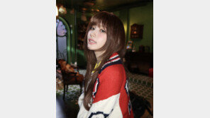 트와이스 사나, 인형 비주얼에 청순·섹시 다 되는 팔색조 매력까지