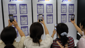 [사설]20대 취업자도 고용률도 마이너스… 늘어나는 ‘장백청’