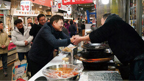 공원 누비는 재활용품 수거 로봇… 음식점에 다국어 QR 메뉴